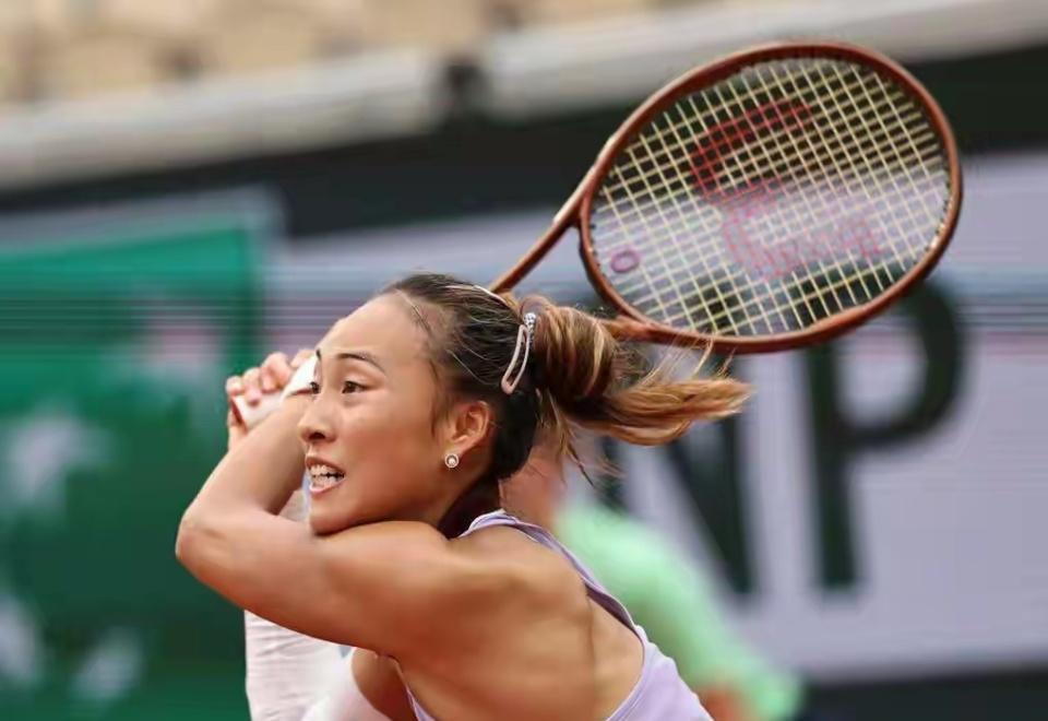 阿朗戈并不, 对于郑钦文, 穆霍娃 阿朗戈并不, 对于郑钦文, 穆霍娃