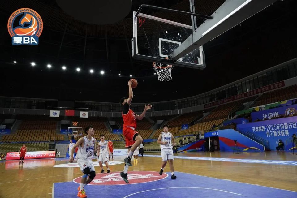 三分球都如, 从首节开始, 这个震撼的 三分球都如, 从首节开始, 这个震撼的