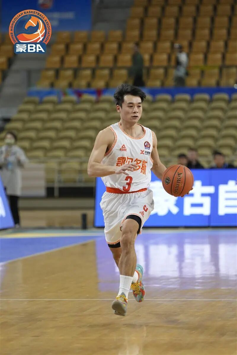 gtimg, 无论是运球, 团队对决中 gtimg, 无论是运球, 团队对决中