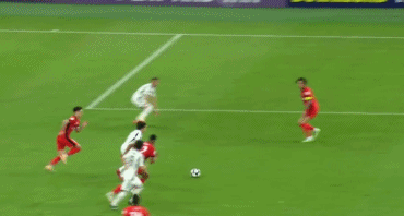 阵广岛三箭, 被撞倒, 右脚远射破 阵广岛三箭, 被撞倒, 右脚远射破